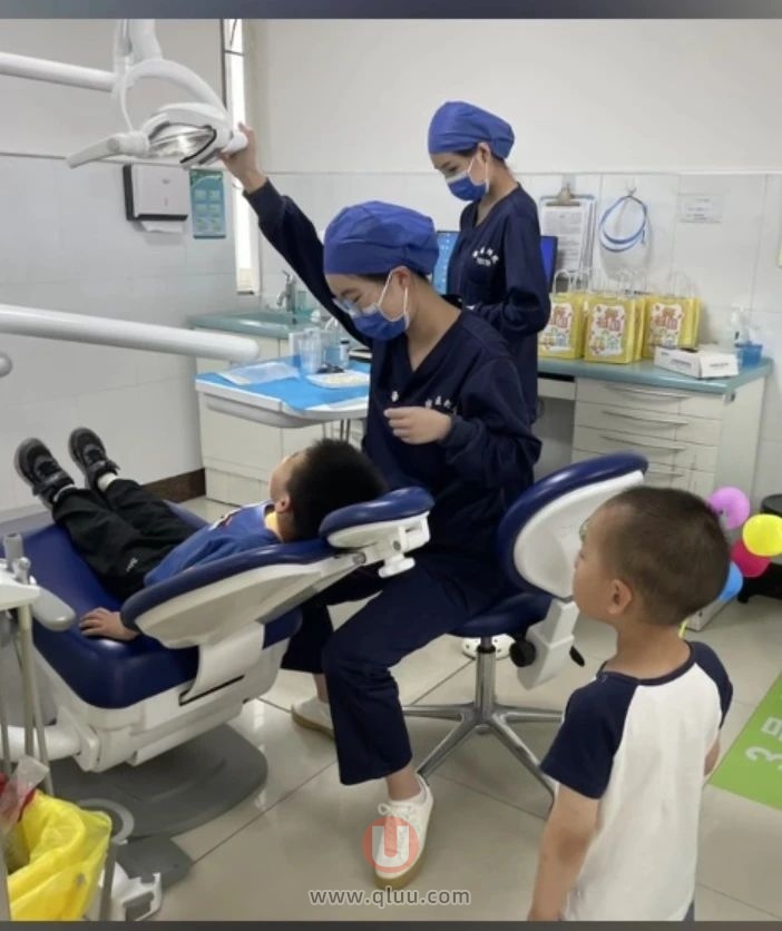 徐医**口腔科儿童免费涂氟活动