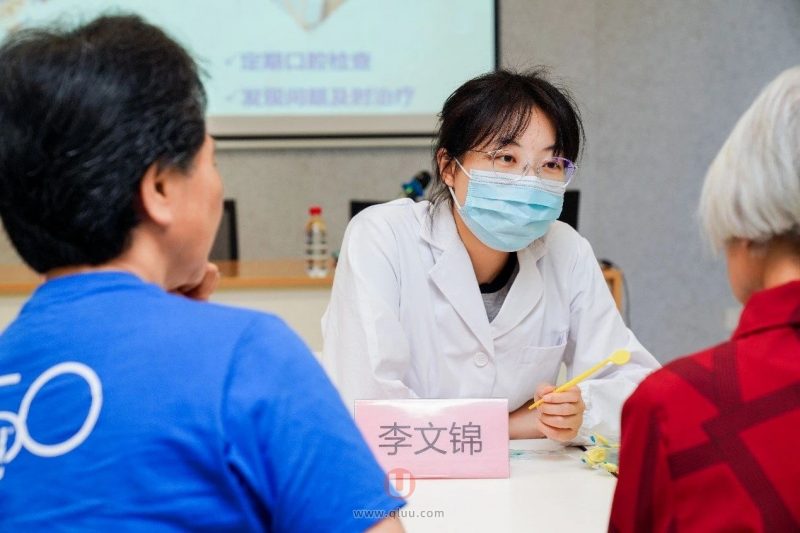 **开展口腔健康进社区主题活动